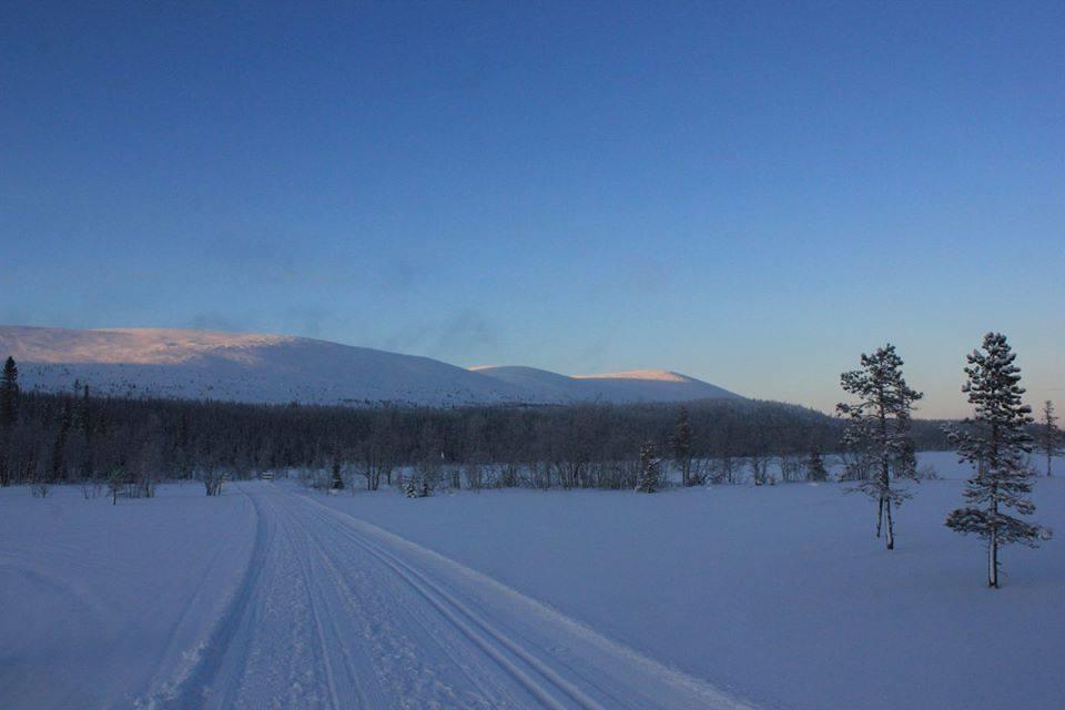Готель Kyroen Loma Екстер'єр фото